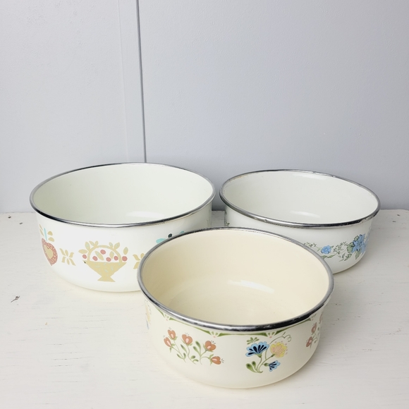 Vintage Kobe Enamelware Nesting Bowls Mixed Designs Retro Kitchen Pots - Picture 15 of 16